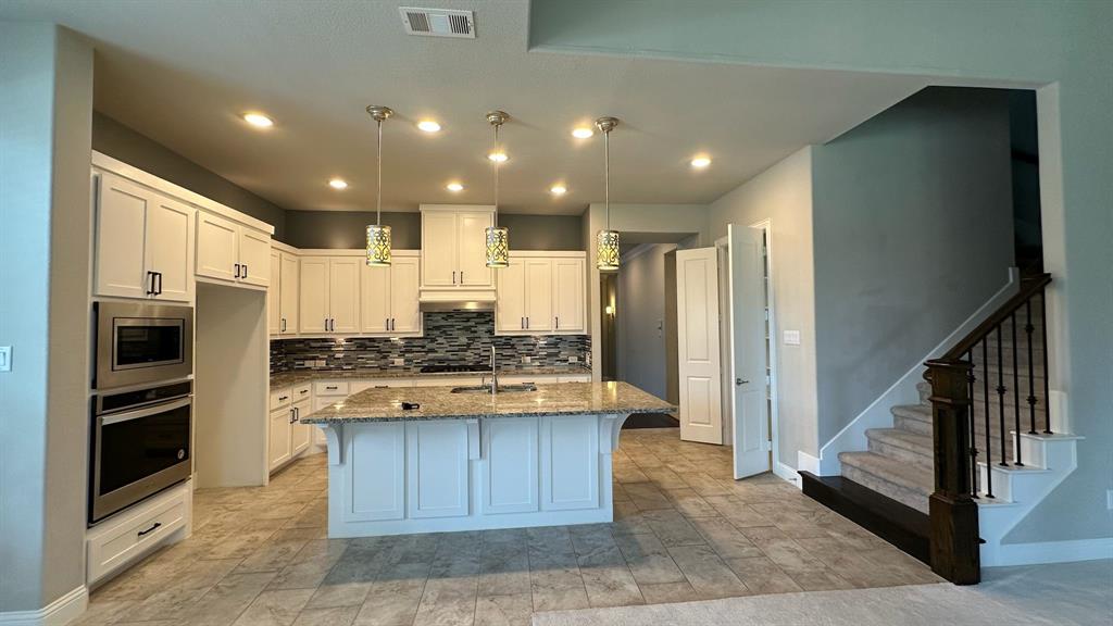 8533 Pine Valley Drive Property Photo 12
