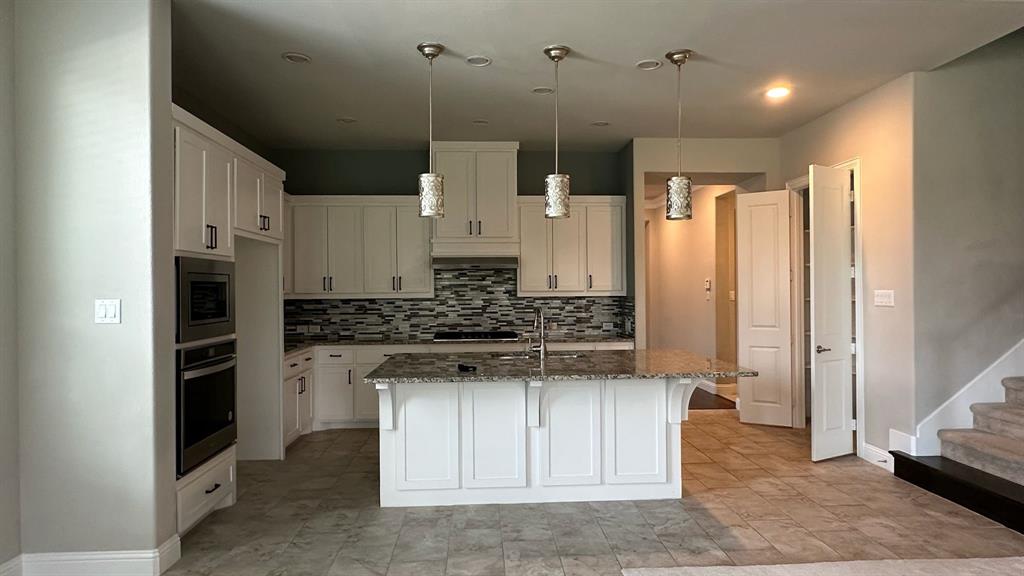 8533 Pine Valley Drive Property Photo 13
