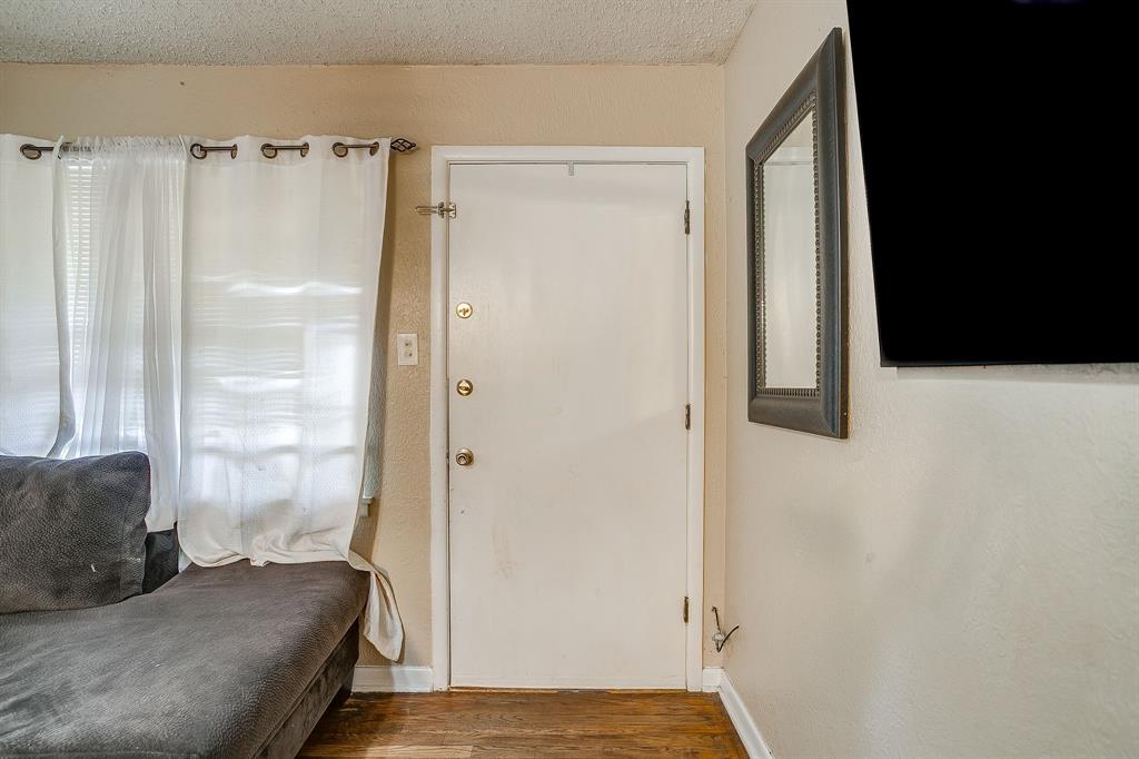 702 Lombardy Lane Property Photo 5