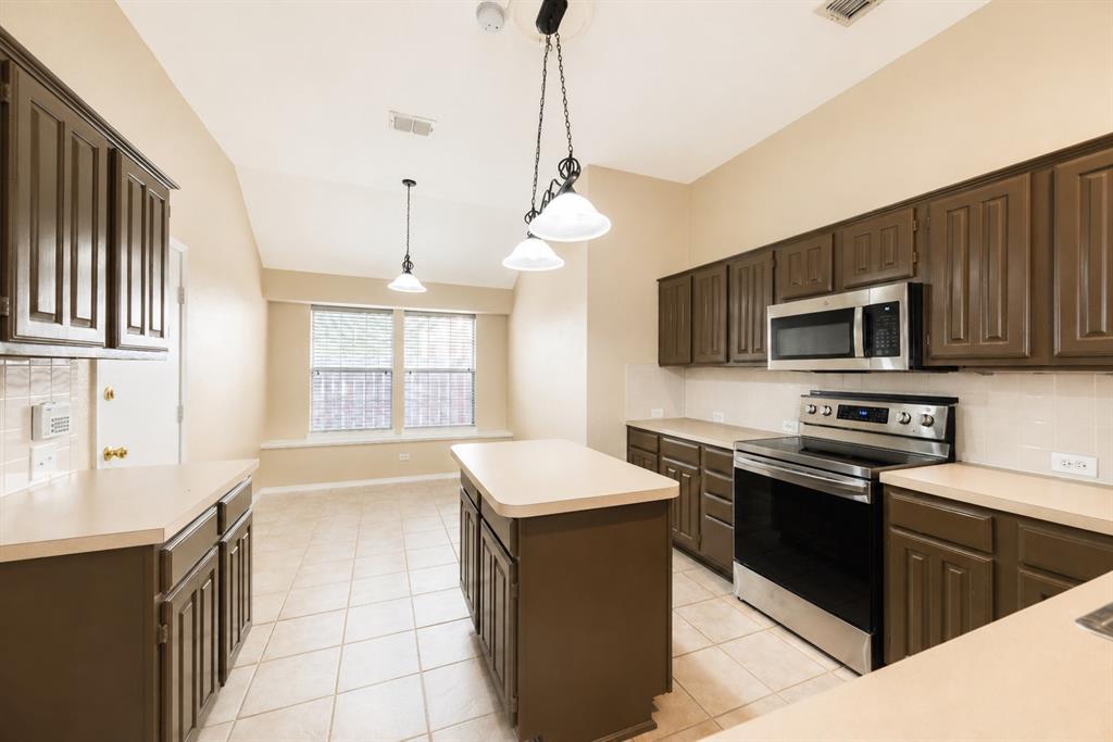 10701 Nashville Drive Property Photo 12