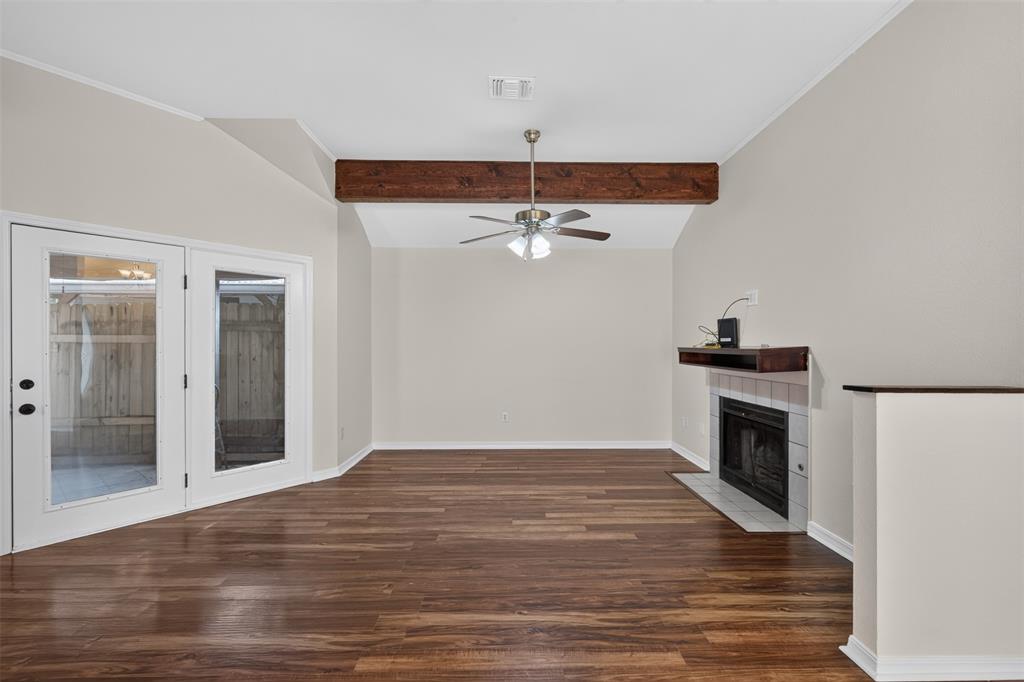 1307 Pecan Square Property Photo 5
