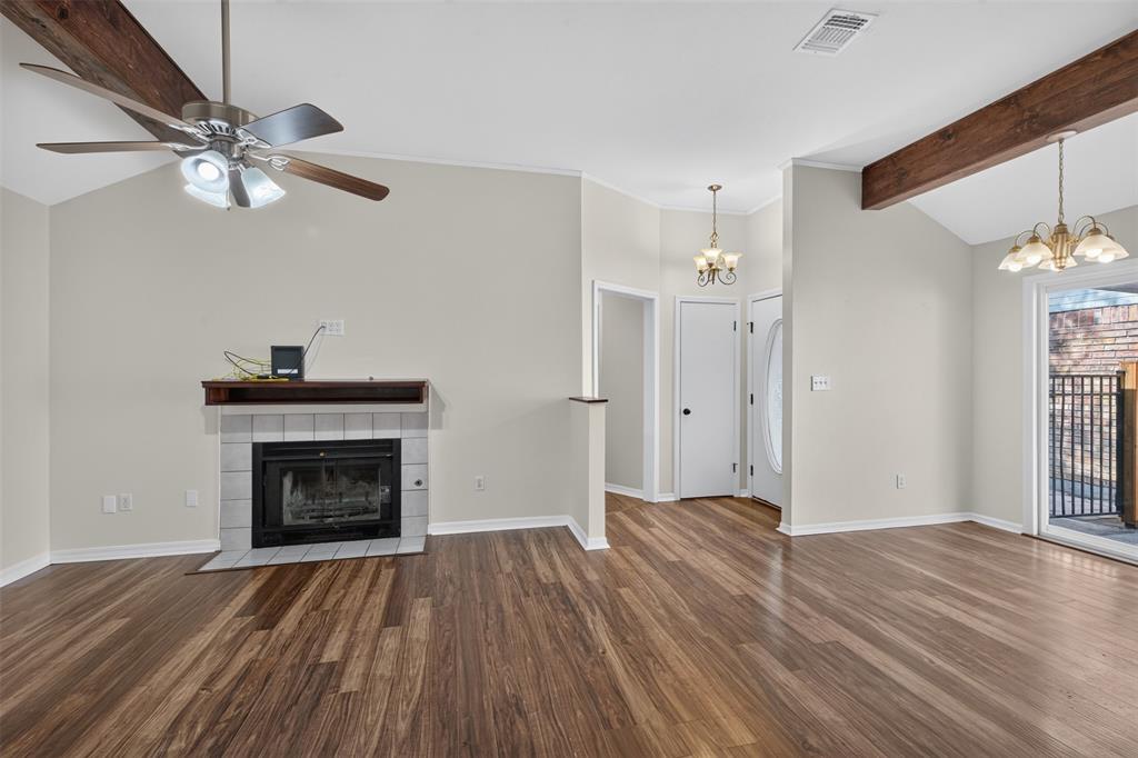 1307 Pecan Square Property Photo 6