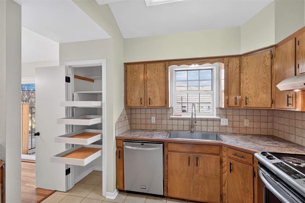 1307 Pecan Square Property Photo 9