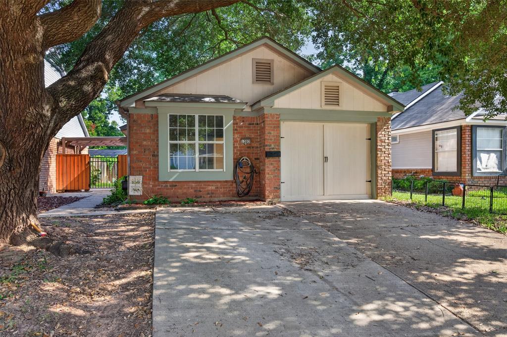 1307 Pecan Square Property Photo 28