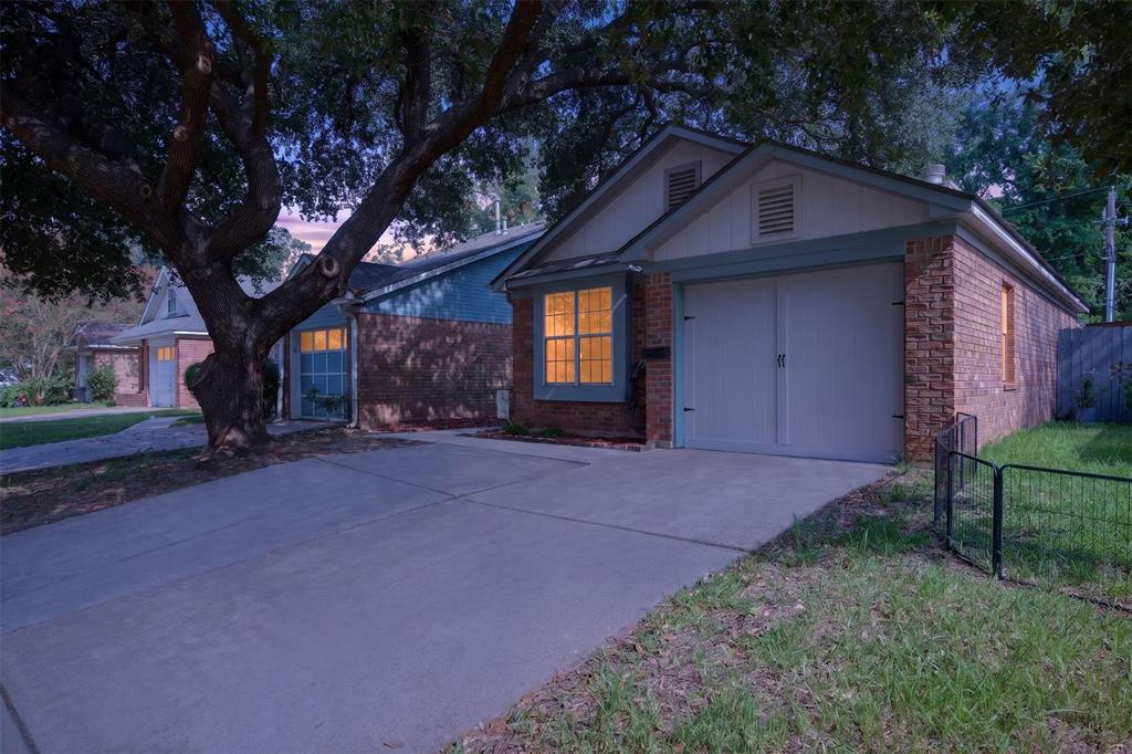1307 Pecan Square Property Photo 29
