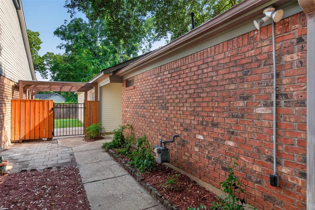 1307 Pecan Square Property Photo 30
