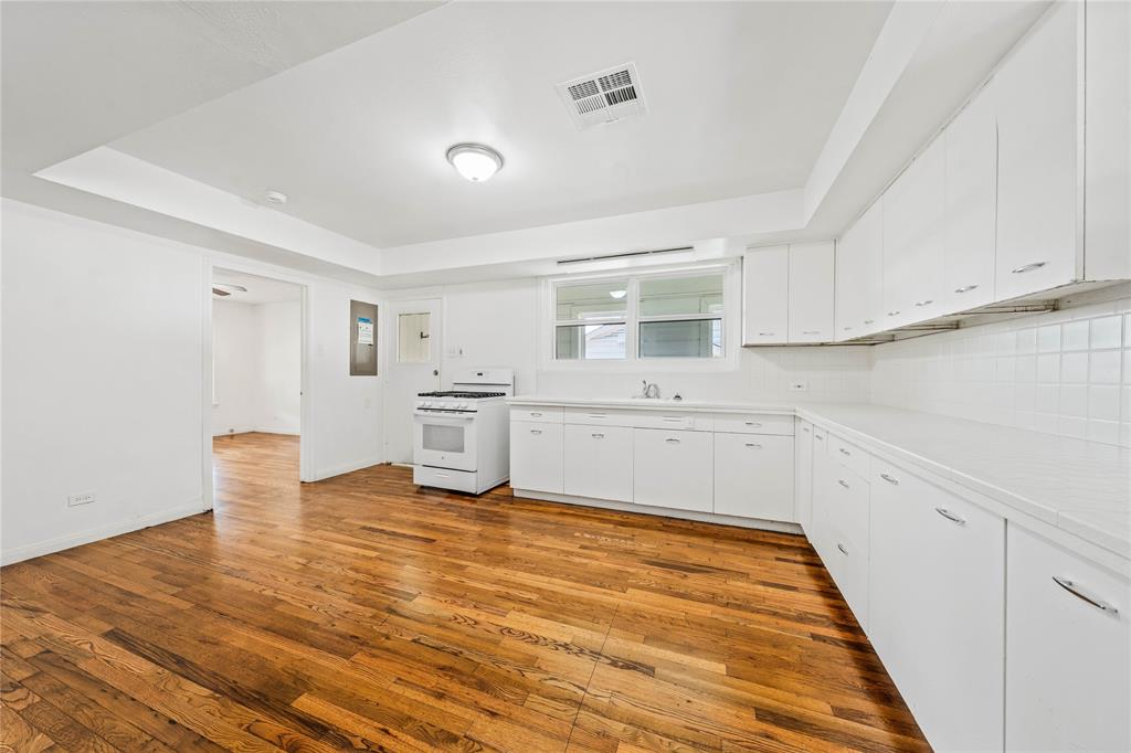 3230 Proctor Avenue Property Photo 10