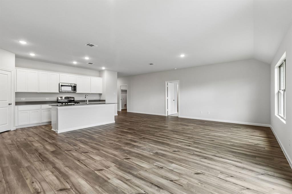 1112 Angus Lane Property Photo 8