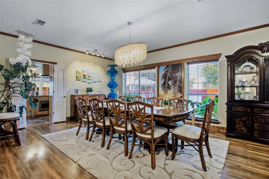 6001 Prairie Wood Court Property Photo 4