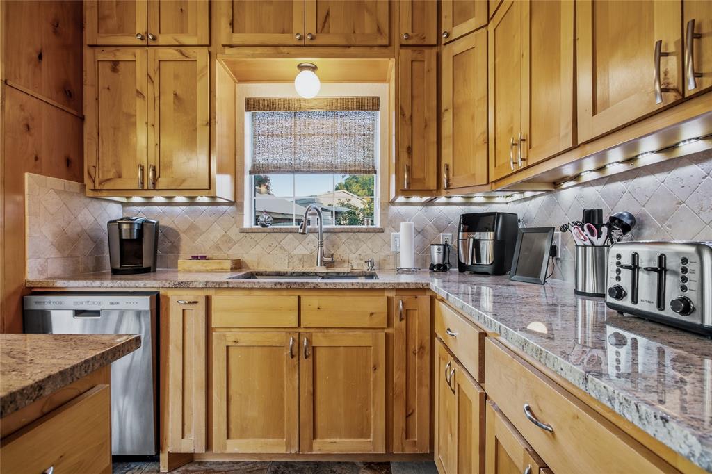 6001 Prairie Wood Court Property Photo 6