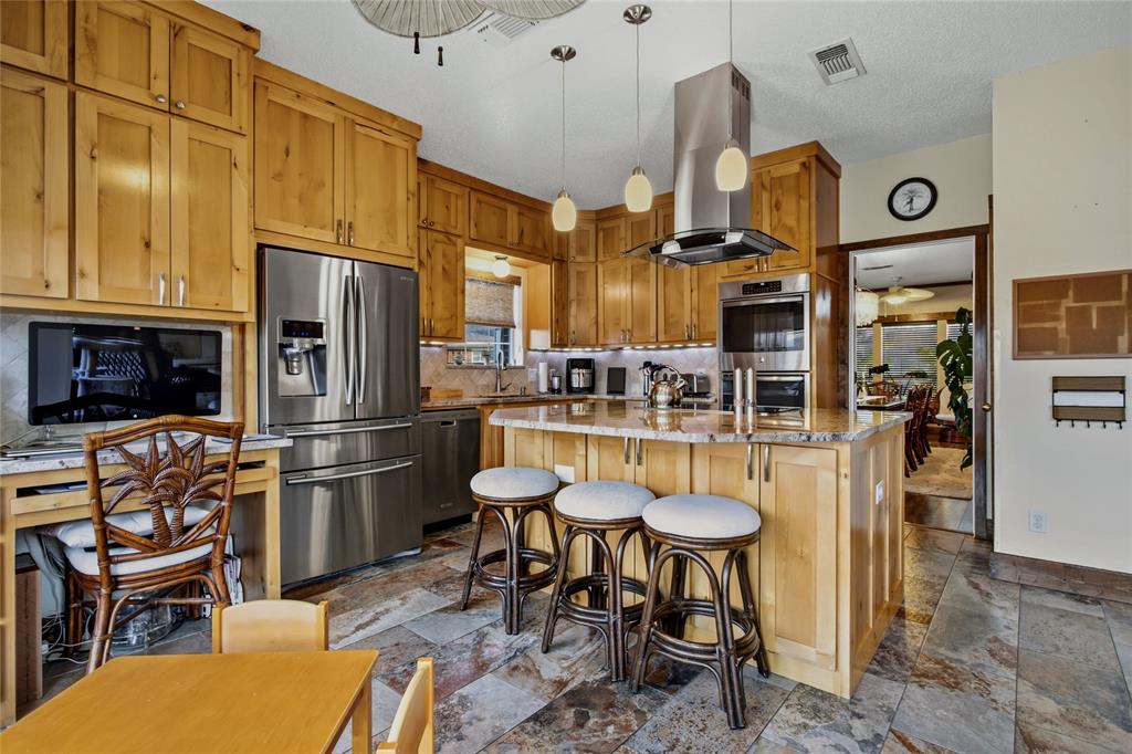 6001 Prairie Wood Court Property Photo 8