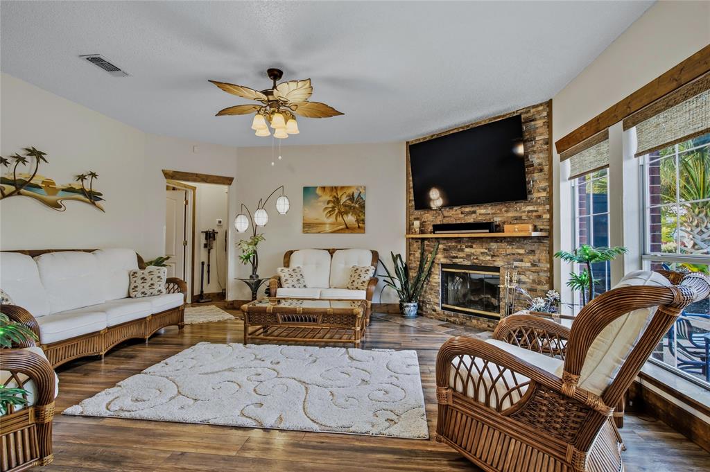 6001 Prairie Wood Court Property Photo 9