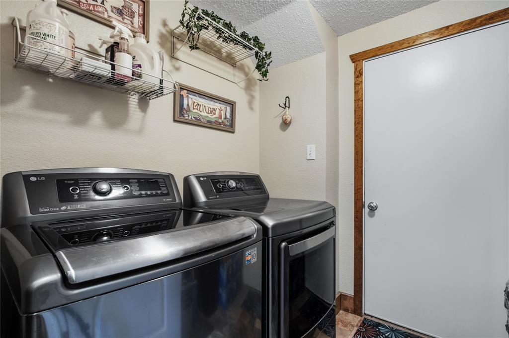 6001 Prairie Wood Court Property Photo 11