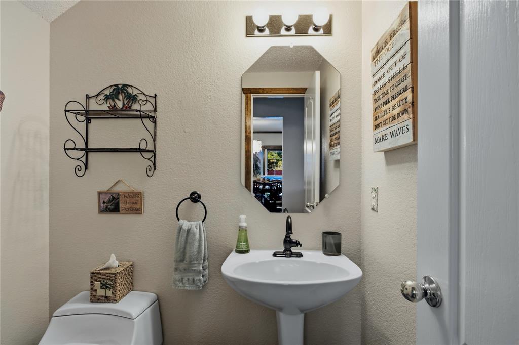 6001 Prairie Wood Court Property Photo 12