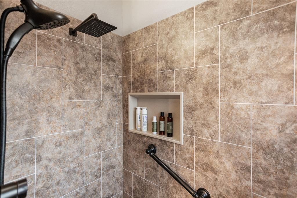 6001 Prairie Wood Court Property Photo 17