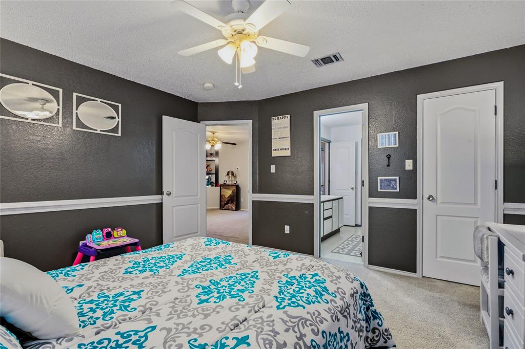 6001 Prairie Wood Court Property Photo 23