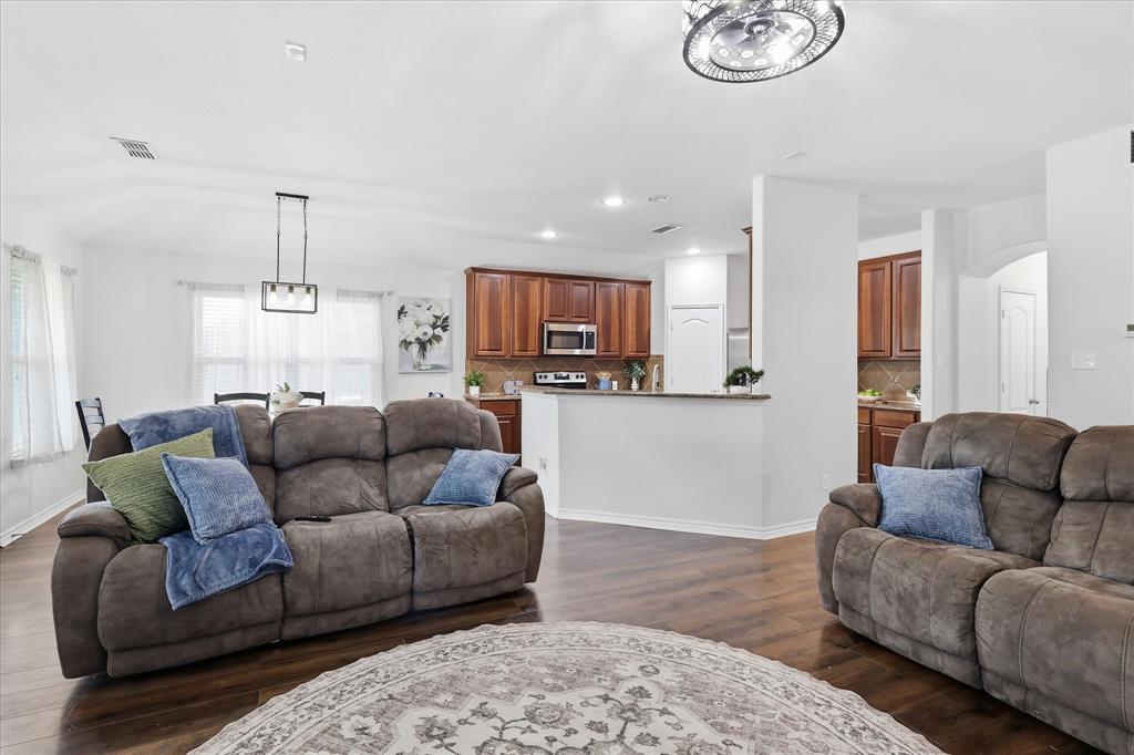 1100 Crest Breeze Drive Property Photo 10