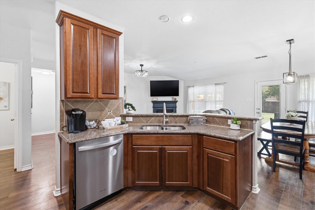 1100 Crest Breeze Drive Property Photo 12