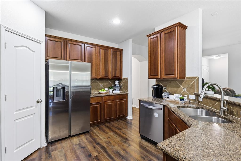 1100 Crest Breeze Drive Property Photo 13
