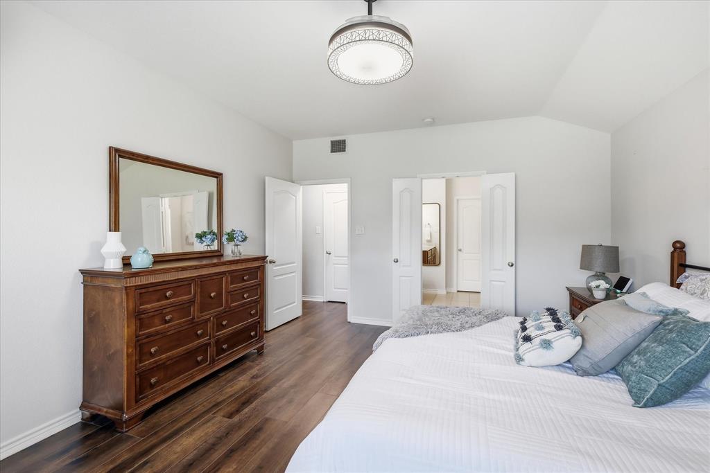 1100 Crest Breeze Drive Property Photo 16