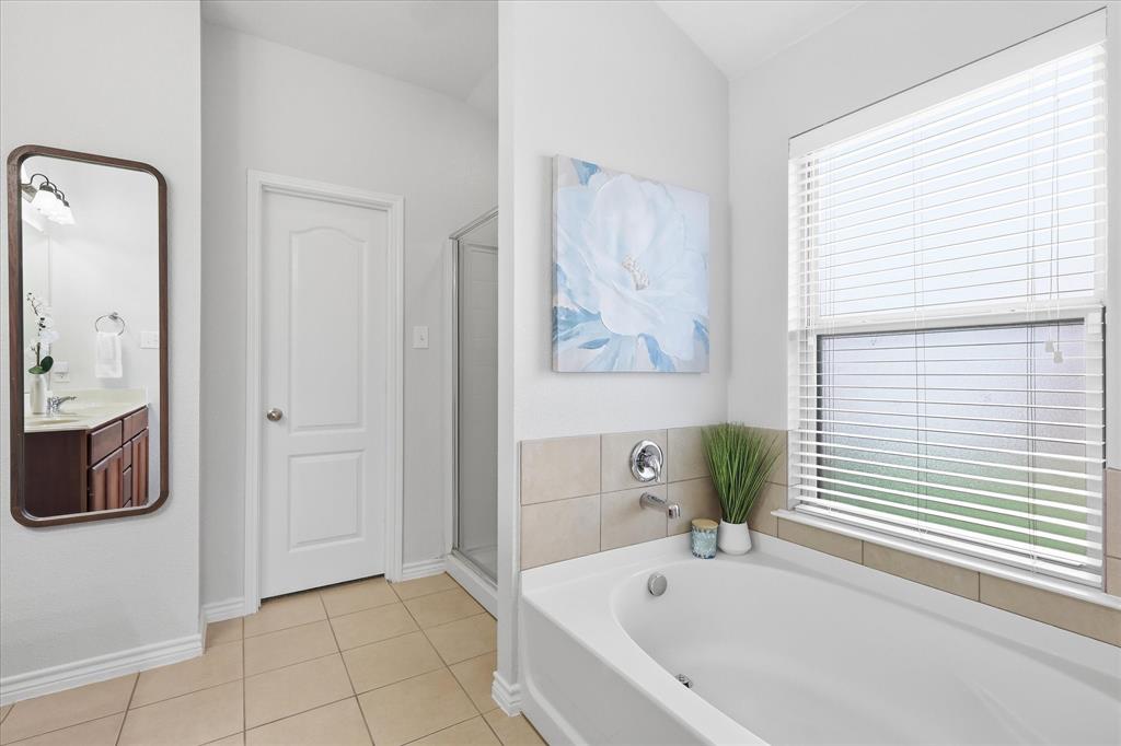 1100 Crest Breeze Drive Property Photo 18