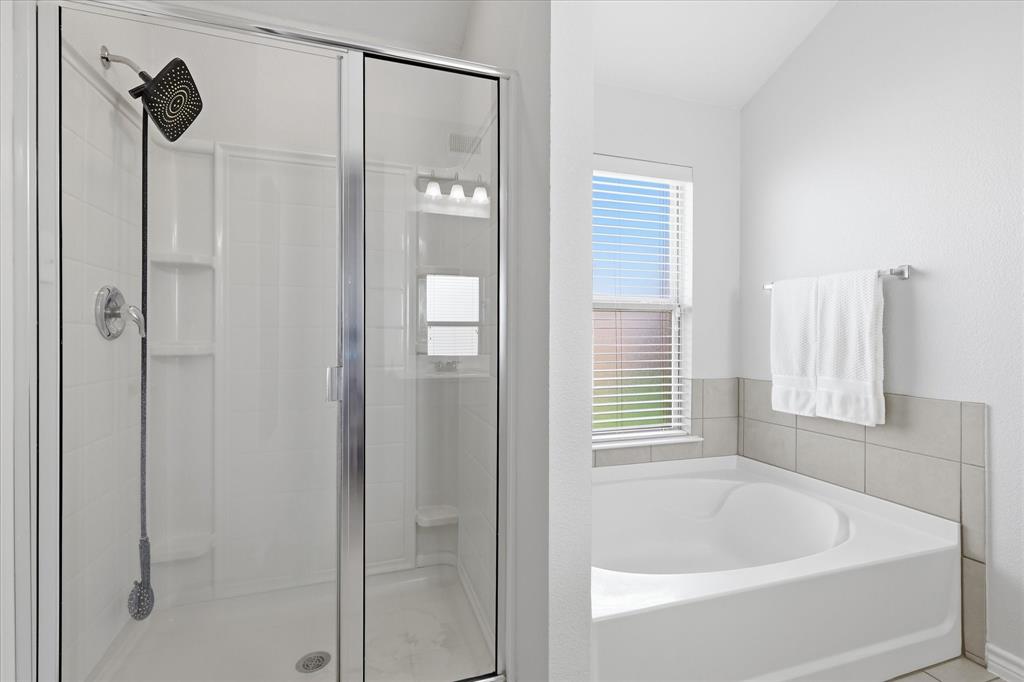 1100 Crest Breeze Drive Property Photo 19