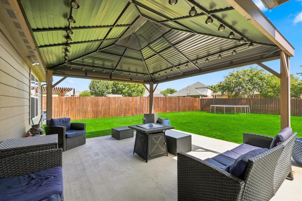 1100 Crest Breeze Drive Property Photo 32