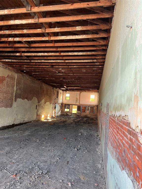 217 S Main Property Photo 3