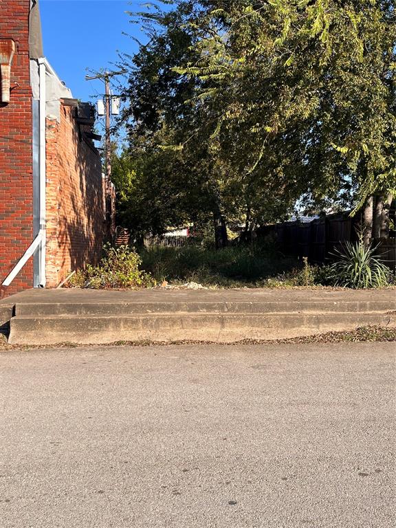 217 S Main Property Photo 4