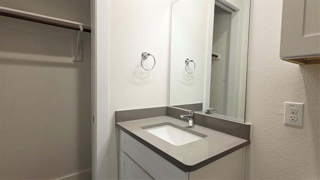 13222 Bee Street Property Photo 6