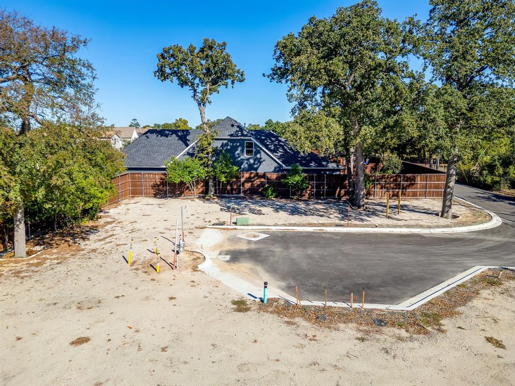 612 Athenia Drive Property Photo 6