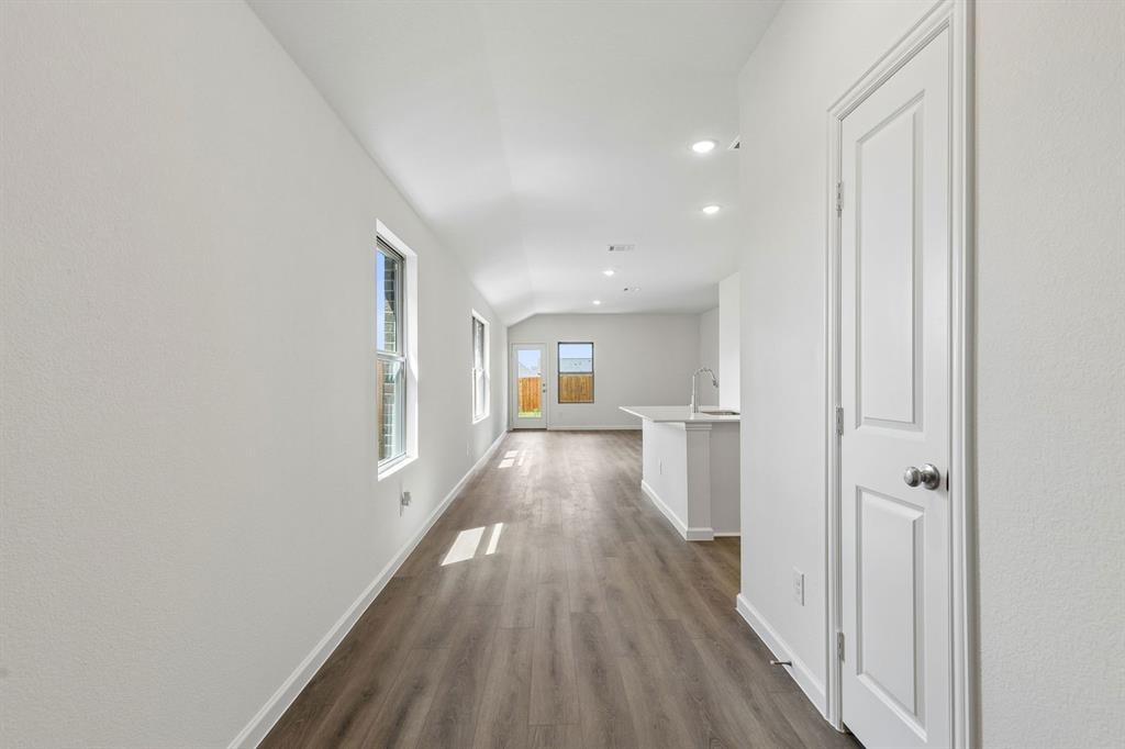 859 Hillcrest Boulevard Property Photo 2