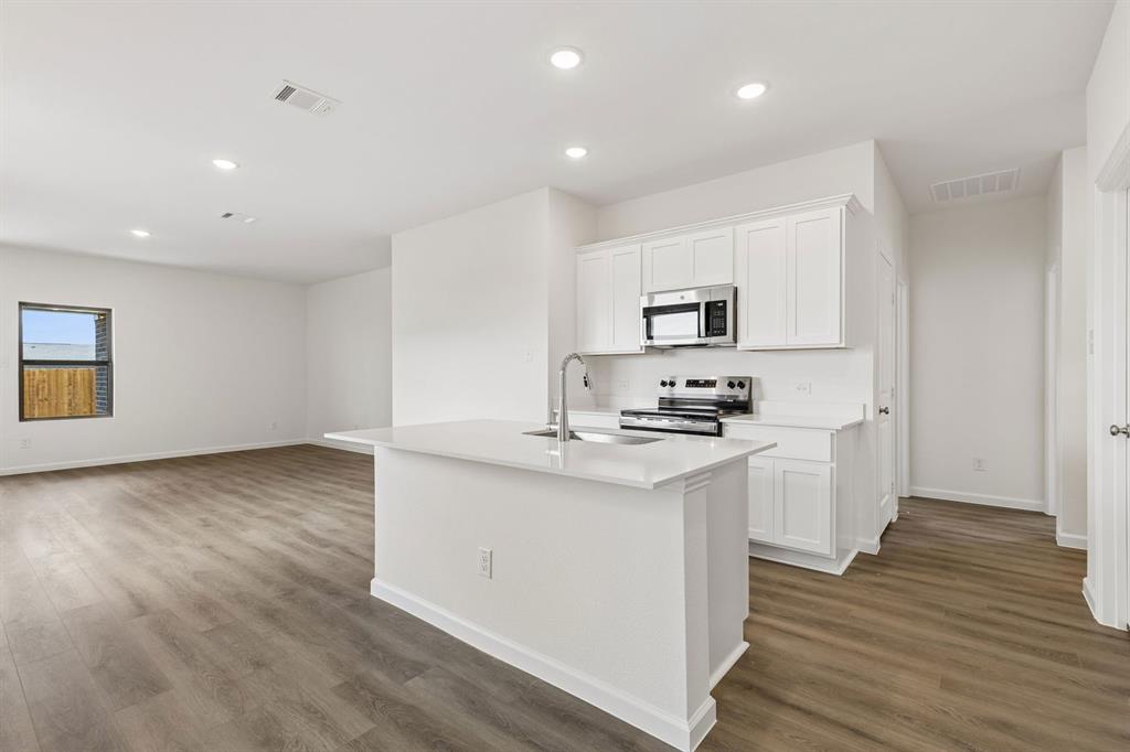 859 Hillcrest Boulevard Property Photo 3