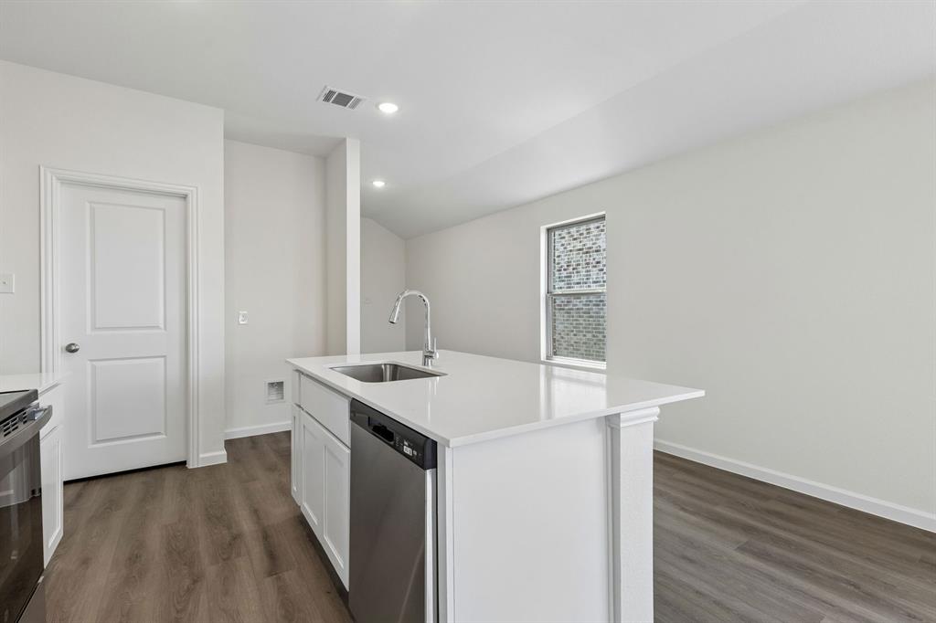 859 Hillcrest Boulevard Property Photo 5