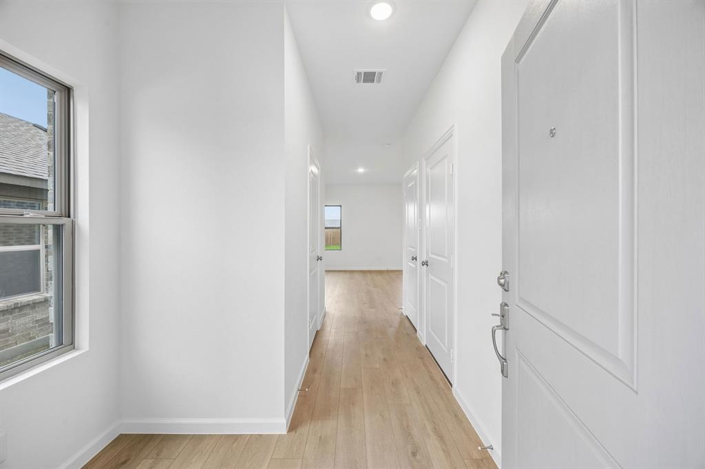 844 Hillcrest Boulevard Property Photo 2
