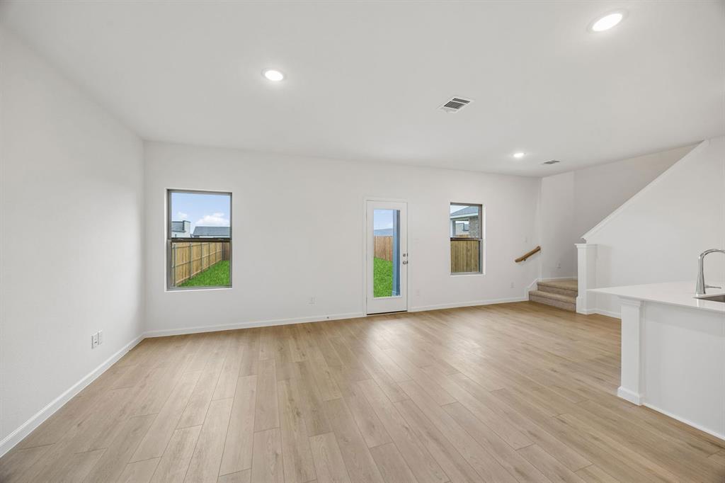 844 Hillcrest Boulevard Property Photo 3