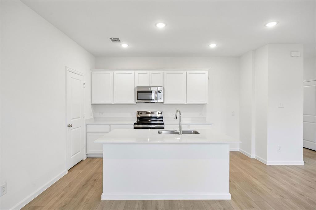 844 Hillcrest Boulevard Property Photo 8
