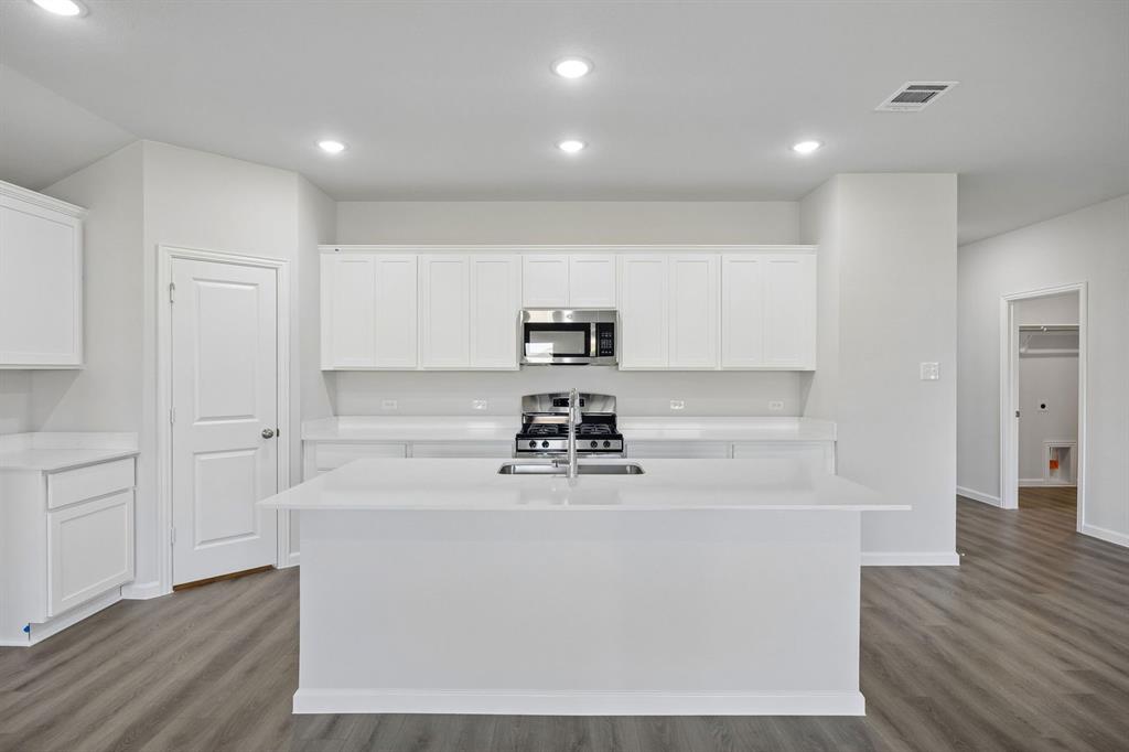 2511 Canadian Way Property Photo 4