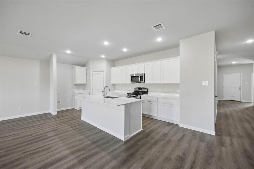 2511 Canadian Way Property Photo 5