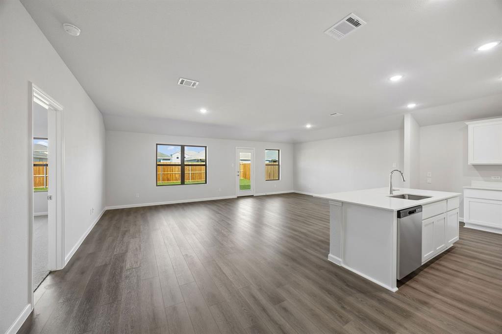 2511 Canadian Way Property Photo 8