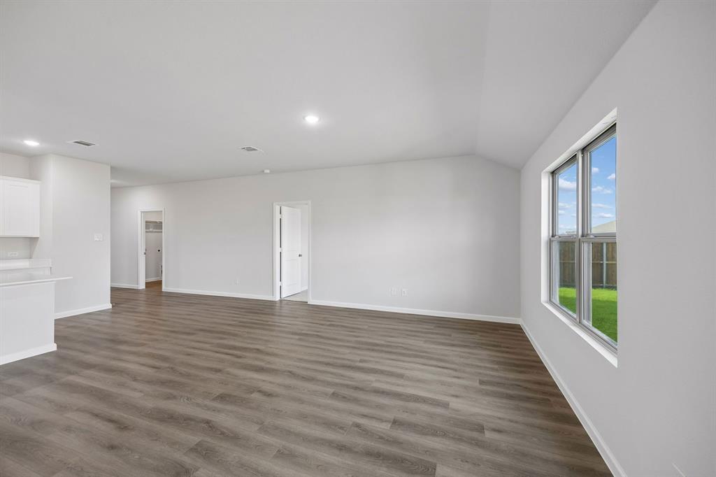 2511 Canadian Way Property Photo 10