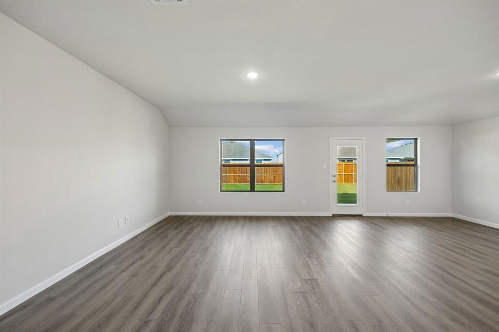2511 Canadian Way Property Photo 11