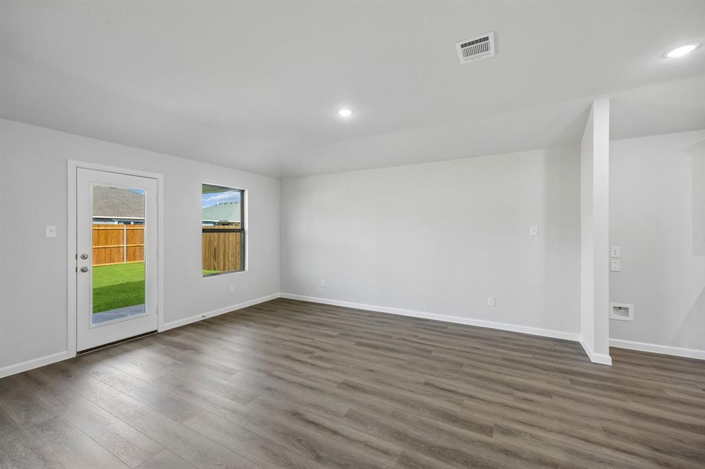 2511 Canadian Way Property Photo 12