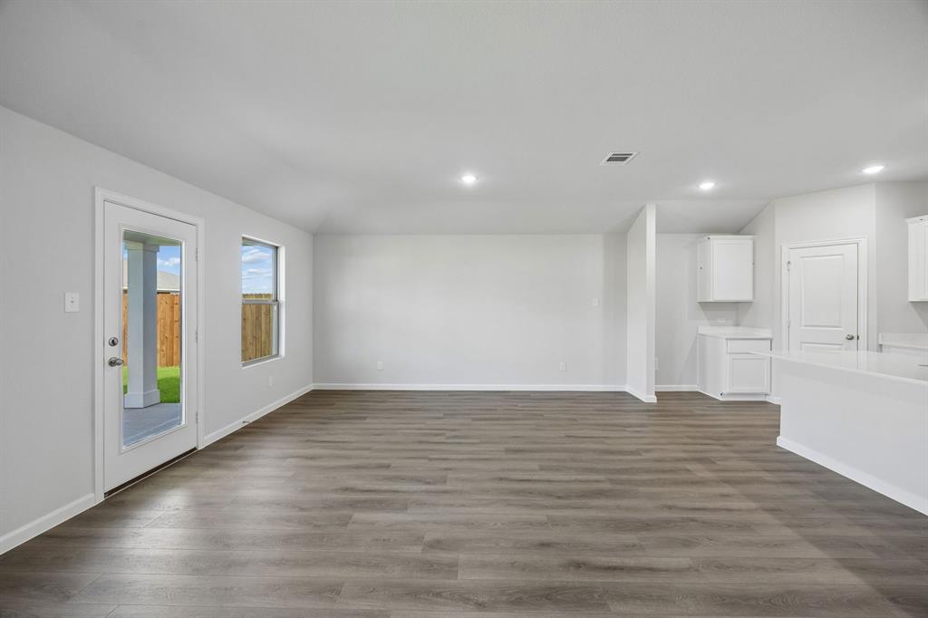 2511 Canadian Way Property Photo 13