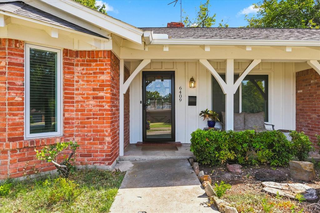 6409 W Ems Road Property Photo 3