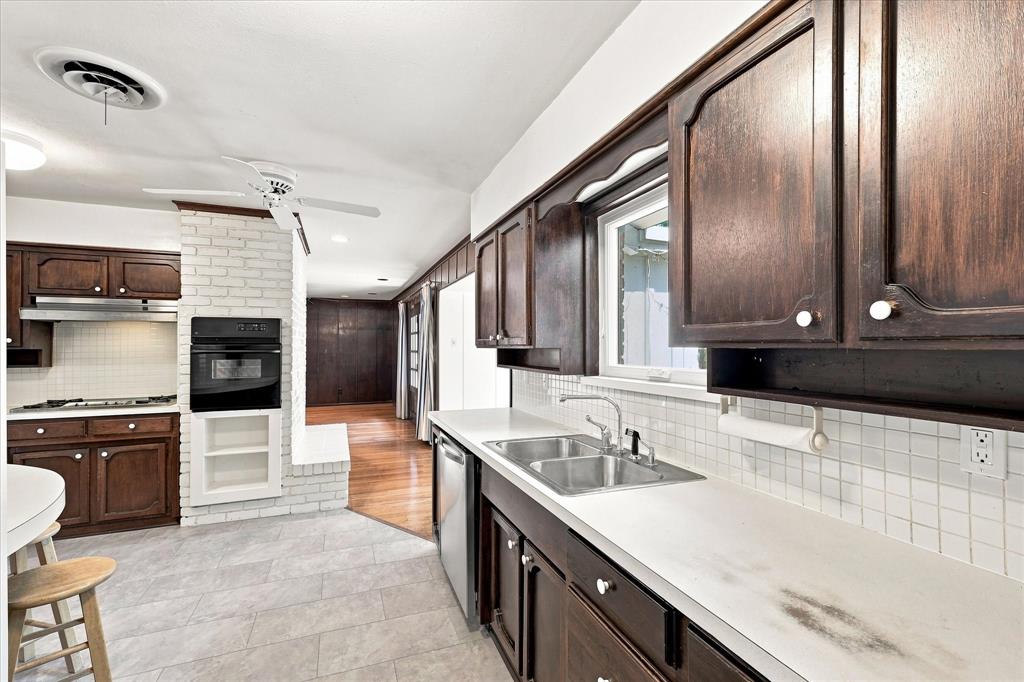 6409 W Ems Road Property Photo 8