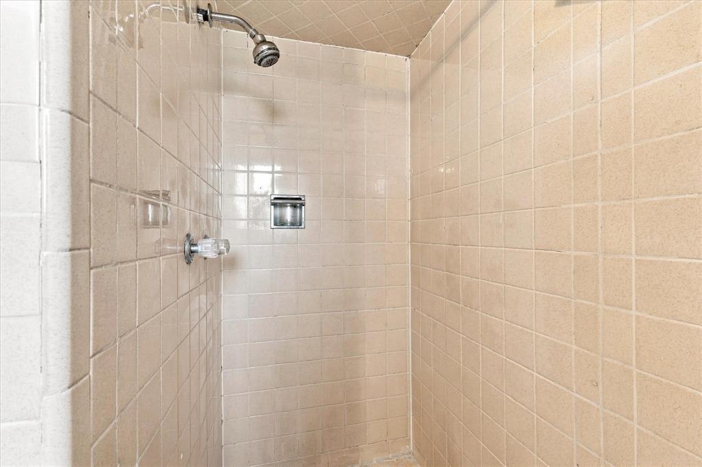 6409 W Ems Road Property Photo 13