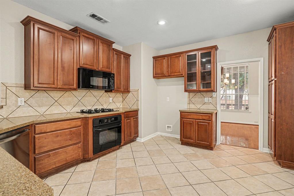 9805 Lacey Lane Property Photo 6