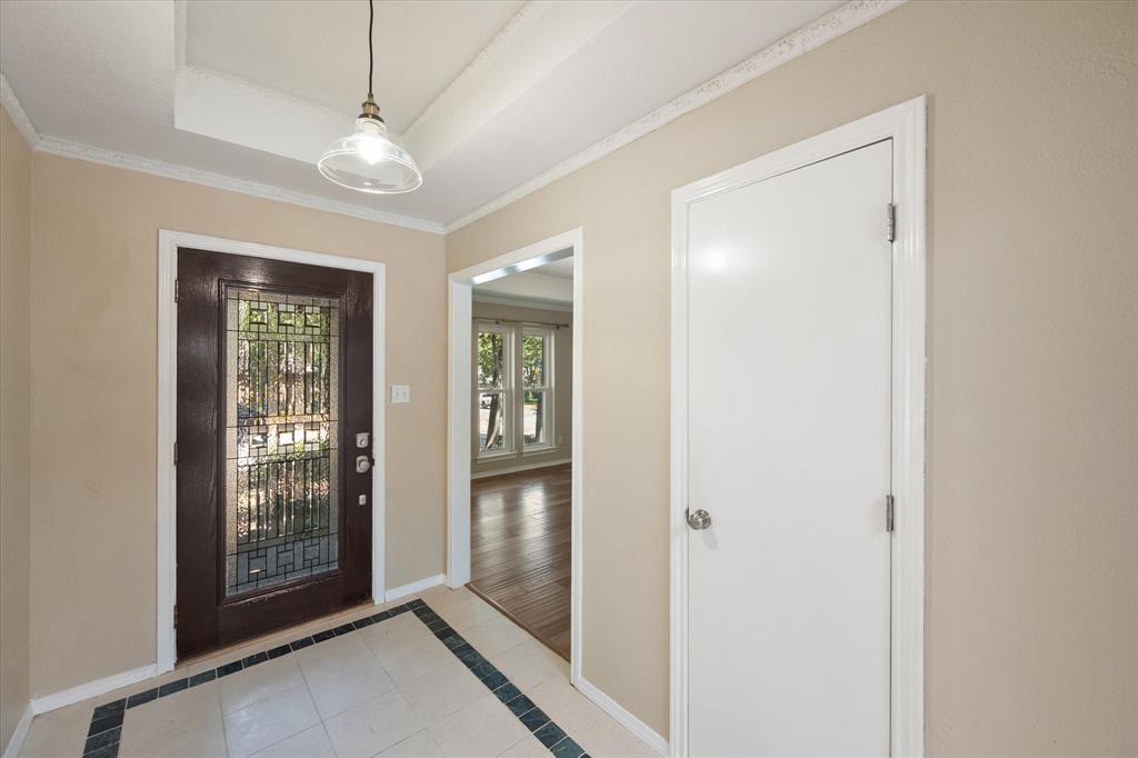 1919 Creek Wood Drive Property Photo 4