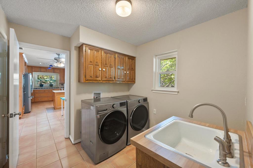 1919 Creek Wood Drive Property Photo 18